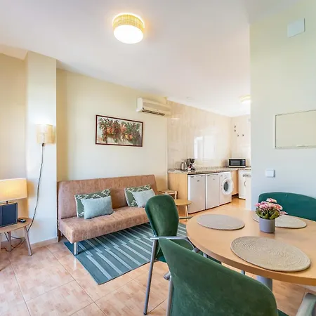 아파트 Boliches Rooftop Retreat • 1br Sleeps 3 - Pass The Keys 푸엔히롤라