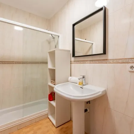 Boliches Rooftop Retreat • 1br Sleeps 3 - Pass The Keys 아파트 *