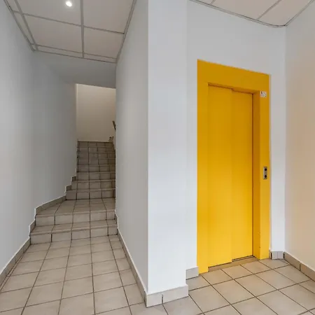 Boliches Rooftop Retreat • 1br Sleeps 3 - Pass The Keys * 푸엔히롤라